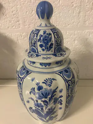 Buy Porceleyne Fles - Prachtige Delftsblauwe dekselvaas met initialen C.K. van Georg Conrad Kunz? Bid from 50!