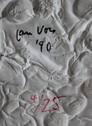 Jan Voss - bemaltes Keramik Relief - 1990 kopen? Bied vanaf 750!