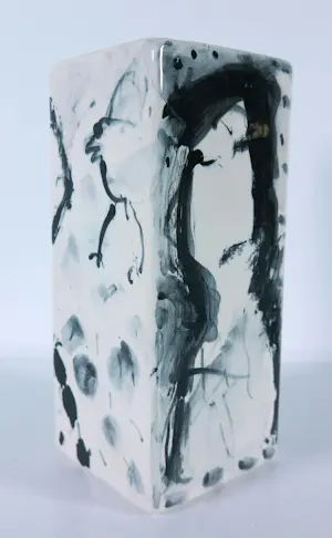 Dominique Chan - Beschilderd keramiek, Set van twee schalen en vaasje kopen? Bied vanaf 100!