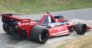 Bernard Aubertin - Voiture Brûlé Formule 1 - 30 x 40 x 12 cm - Catalogus en Certificaat kopen? Bied vanaf 550!