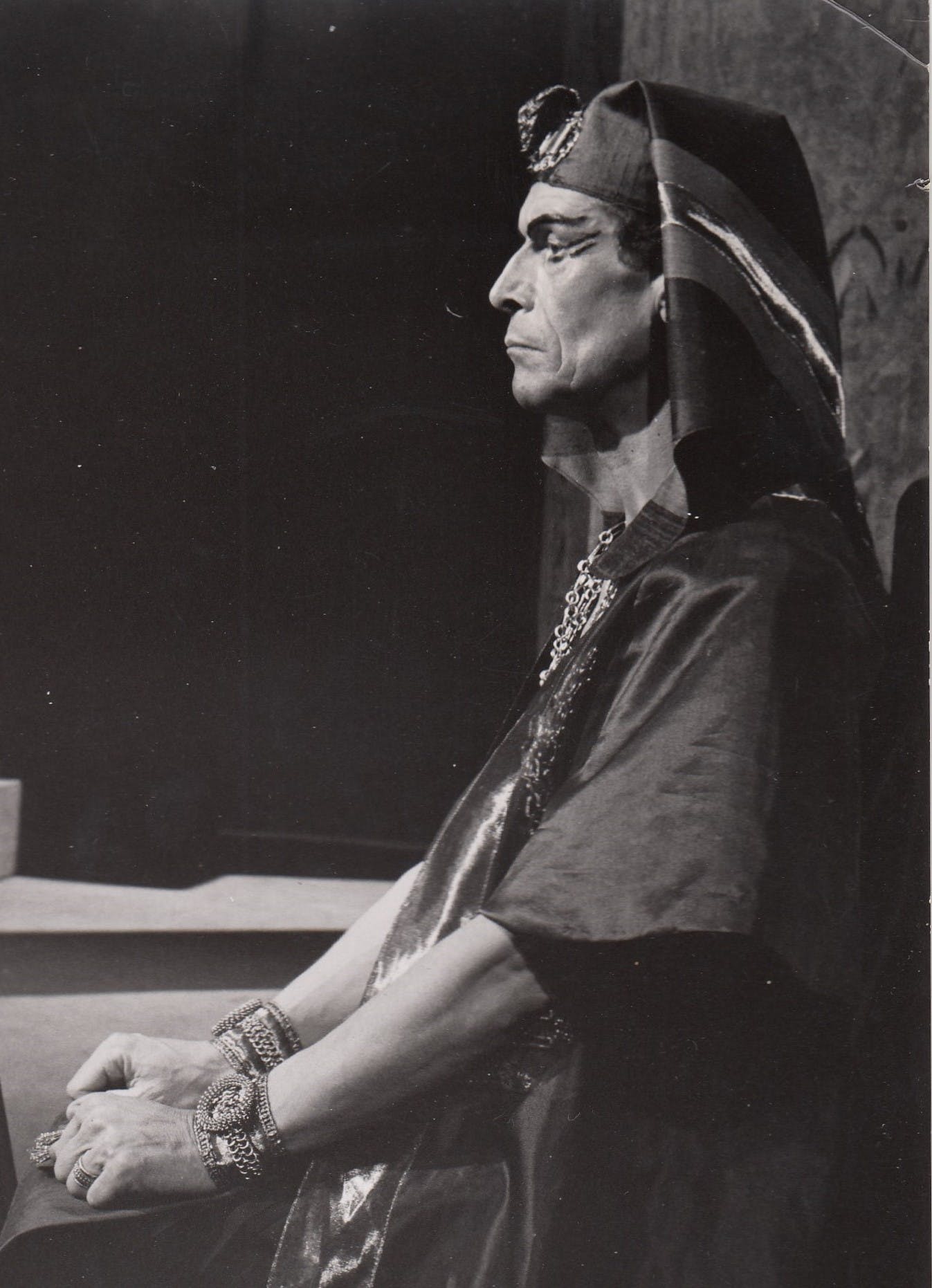 Frits Lemaire - Silvergelatine foto van Ida Wasserman & Gijsbert Tersteeg 1956 De Eerstgeborene kopen? Bied vanaf 1!