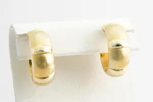150 - 1 Paar (zo goed als nieuwe) geel-gouden 18 Krt oorringen - bamboe model kopen? Bied vanaf 70!