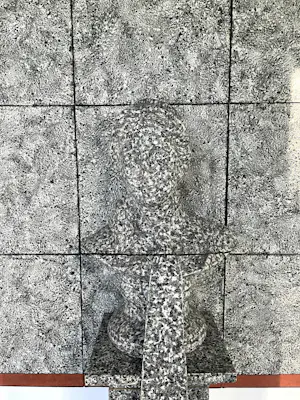 Michel Kourline - Tweedelig kunstobject in gemengde techniek, La femme à la cravate (Groot) kopen? Bied vanaf 450!