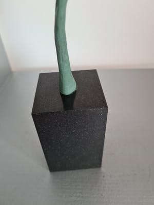 Corry Ammerlaan - Artihove Beeld " Elkaar op handen dragen " Groot formaat! kopen? Bied vanaf 75!