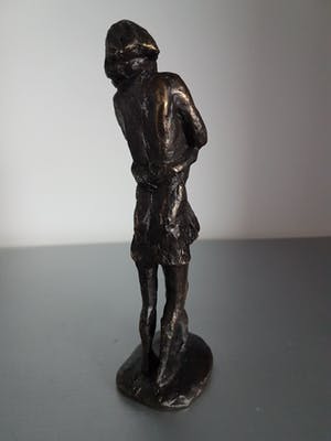 Astrid Veldhuyzen-Koppen - Beeld " Beschutting" kopen? Bied vanaf 35!