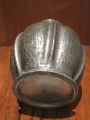 Alice en Eugene Louis Chanal - Organisch gevormd tinnen vaasje kopen? Bied vanaf 25!