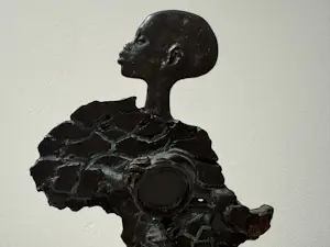 Eric Claus - bronzen sculptuur | 'Afrika' | 1988 kaufen? Bieten Sie von 20!