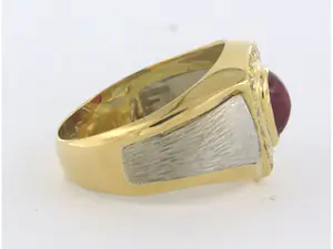 18k bicolour gouden ring bezet met robijn en briljant geslepen diamant 0.21 ct kopen? Bied vanaf 550!