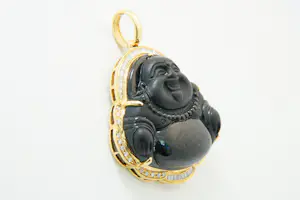 47- Grote 18kt gouden Buddha hanger met 1.40ct diamant (baquet + brilj) kopen? Bied vanaf 750!