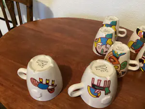 N.V. Porselein- en Tegelfabriek Mosa - Clemens Briels 5 x kleine mokken en 2 x grote mokken v Nikolai Carels kopen? Bied vanaf 20!