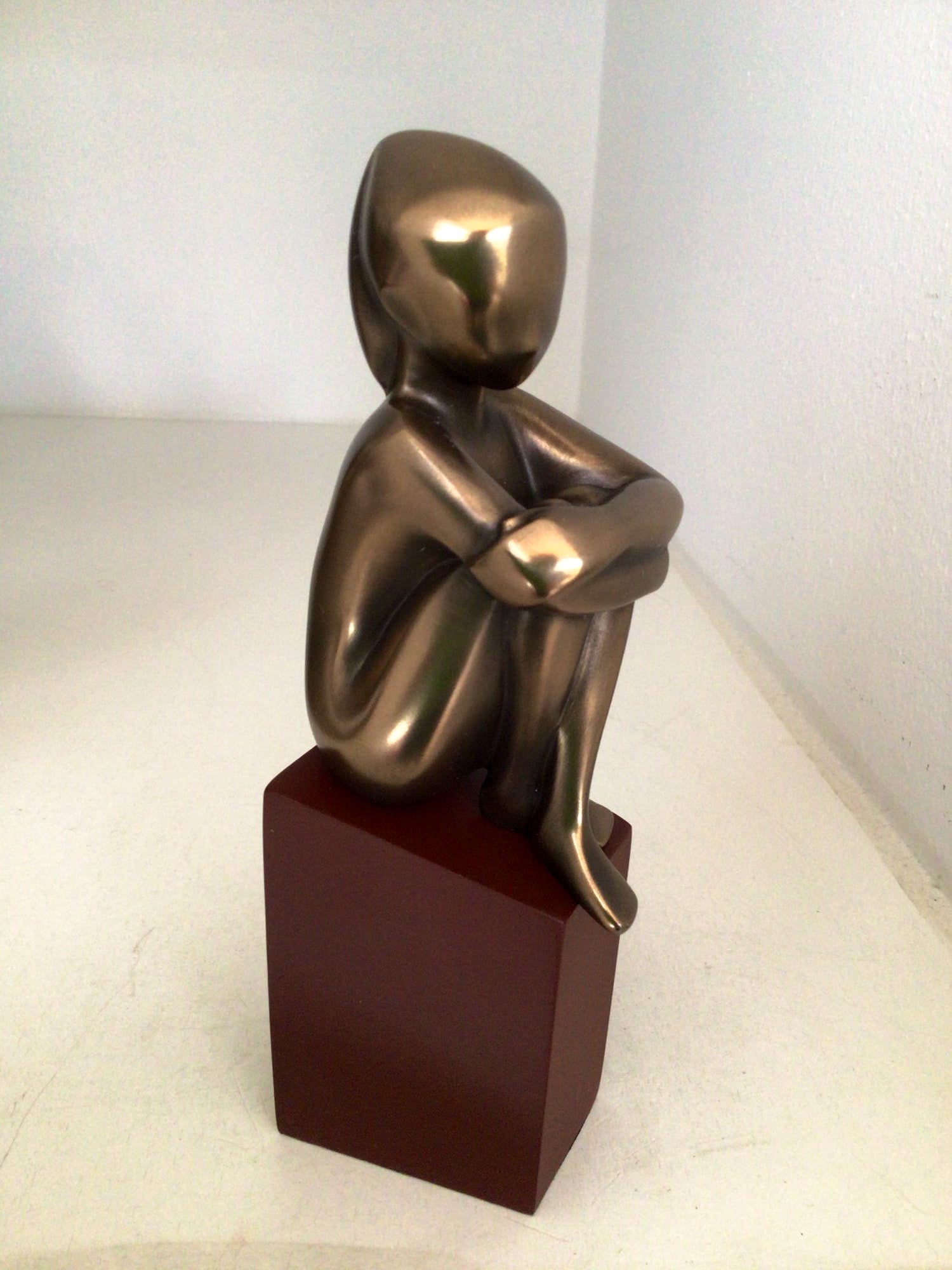 Janneke Ros - Beeld “ IN GEDACHTEN “. Gesigneerd kopen? Bied vanaf 1!