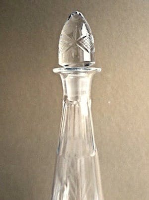 Niet of onleesbaar gesigneerd - 8x Decoratiekristal: 4 RCR Italiaanse Parfumflesjes, Russische Hoorn, Vaas e.a. kopen? Bied vanaf 1!