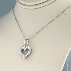 18K Goud - witgouden collier met een hanger bezet met briljant geslepen diamant 0.30 ct. kopen? Bied vanaf 340!
