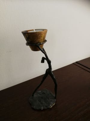 Corry Ammerlaan - Licht brengende vrouw brons kopen? Bied vanaf 1!