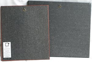 Niet of onleesbaar gesigneerd - 2 ingelijste schilderijen op zijde , Chinees? Japans?, Vrouw in landschap kopen? Bied vanaf 1!