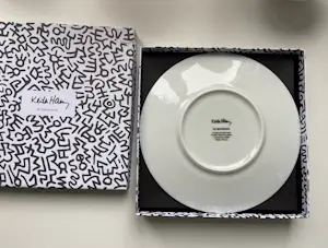 Keith Haring - porseleinen verzamelbord Ligne Blanche handgeschilderd wit/zwart Limited Edition kopen? Bied vanaf 150!