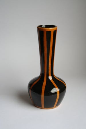 Niet of onleesbaar gesigneerd - slanke vaas - gemerkt met H / Y of huisje kopen? Bied vanaf 1!