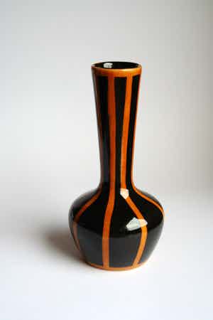 Niet of onleesbaar gesigneerd - slanke vaas - gemerkt met H / Y of huisje verkocht voor € 1!