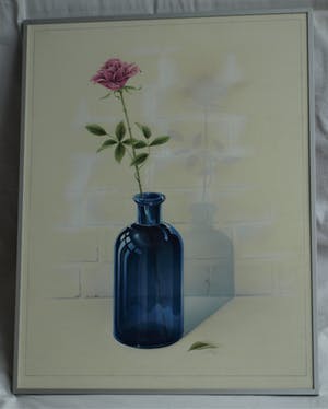 Niet of onleesbaar gesigneerd - Airbrush / tekening , “Roos in Fles” – gesigneerd & ingelijst - 1994 kopen? Bied vanaf 1!