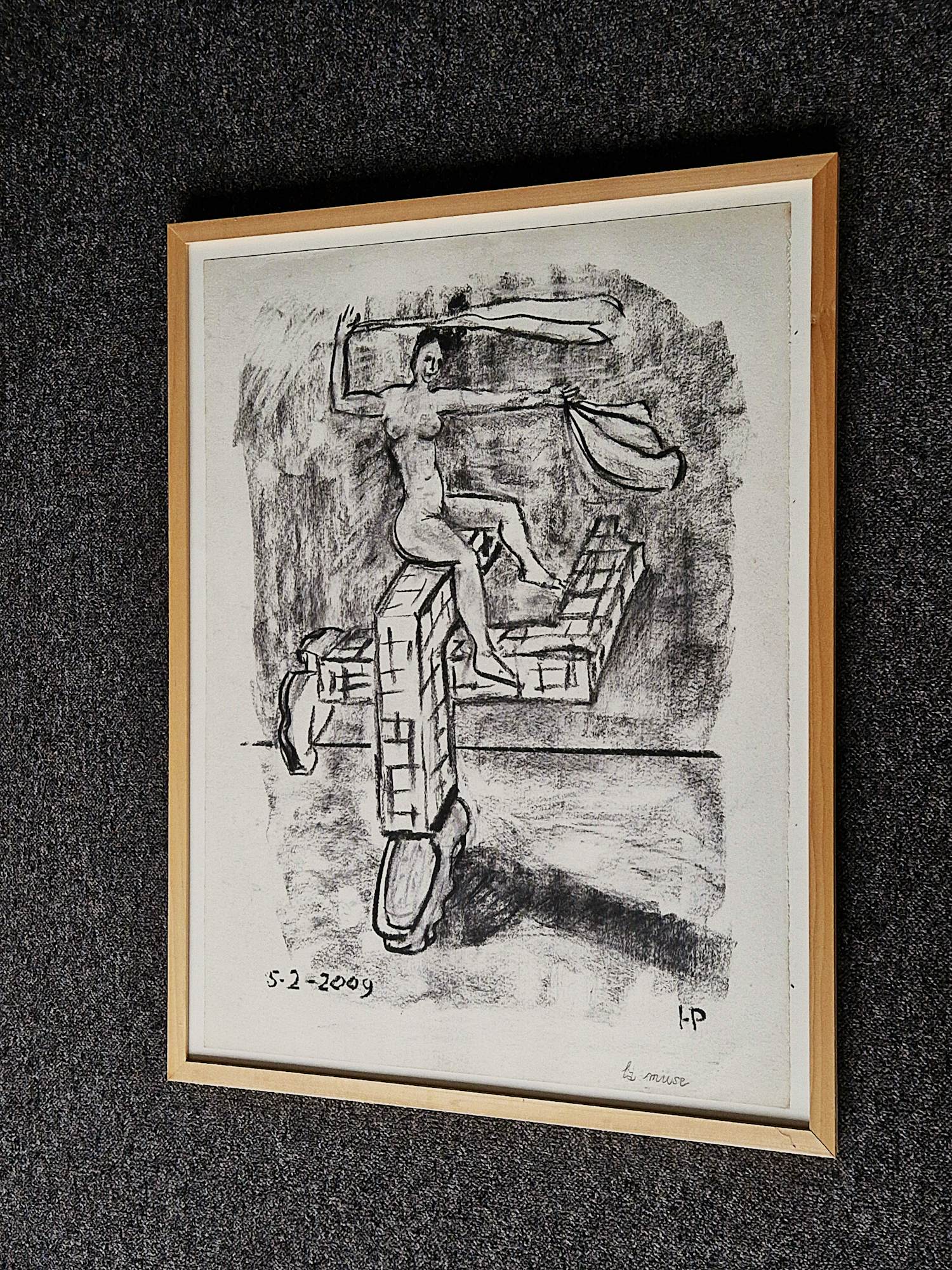 Hannes Postma - Grote in 2009 gemaakte houtskool tekening "la Muze" mooi ingelijst kopen? Bied vanaf 58!