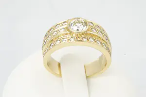 46 - Opvallende & grote 18 Krt goud met diamanten ring - 35 steens - 2.40ct! kopen? Bied vanaf 1900!