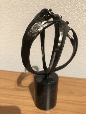 Corry Ammerlaan - Prachtig beeld " Samen de hele wereld aankunnen " kopen? Bied vanaf 35!