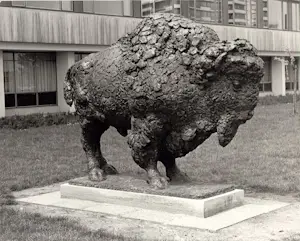 Pieter d' Hont - Bronzen beeld: 'bizon' - 1981 kopen? Bied vanaf 1500!