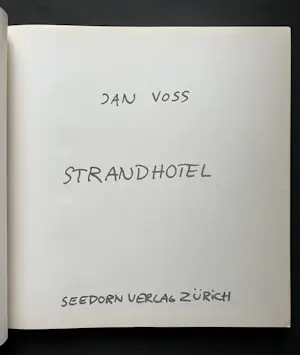 Jan Voss - Strandhotel - Signierter numm. Pressendruck mit 86 Original Offset-Grafiken kopen? Bied vanaf 149!