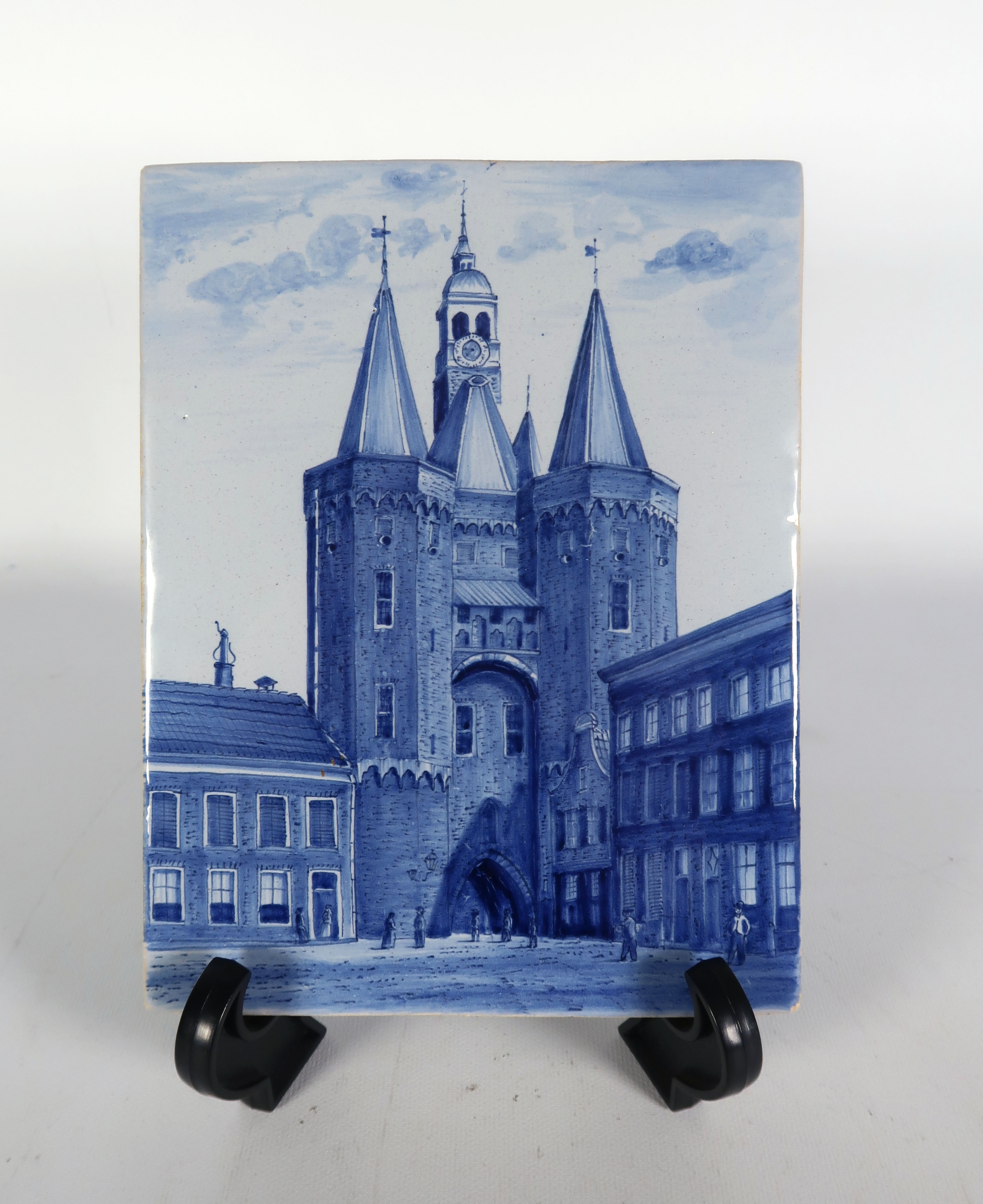 Niet of onleesbaar gesigneerd - Aardewerk, tegel Sassenpoort te Zwolle verkocht voor € 1!