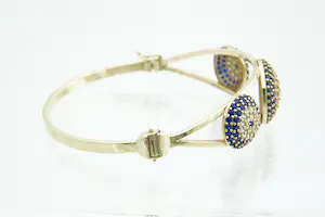 NV92- Aparte 14 karaats geel-gouden met diverse kleurstenen gezette open amband kopen? Bied vanaf 435!