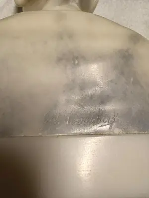 Gustave Van Vaerenbergh - Jonge dame met muts (marmer) - 1915 kopen? Bied vanaf 150!