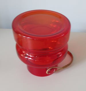 Curiosa - Seventies rode glazen koektrommel met bamboe handvat en kurken deksel kopen? Bied vanaf 1!