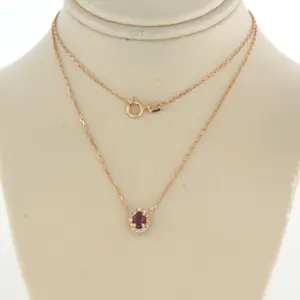 Acheter14k rosé gouden collier met hanger met robijn en diamant 0.05 ct - 45 cm? Enchérissez de 185!