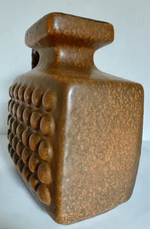 Niet of onleesbaar gesigneerd - VEB Haldensleben 4074 Fat Lava blokvaas. kopen? Bied vanaf 1!