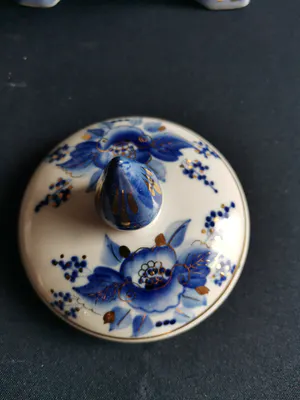 Niet of onleesbaar gesigneerd - Fraai gedecoreerde Chinese koffiepot met kraaiende haan kopen? Bied vanaf 1!