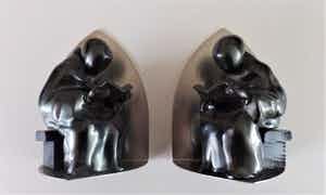 Niet of onleesbaar gesigneerd - Boeksteunen 2 Lezende Monniken Metawa Tiel Holland - Tin/Hout verkocht voor € 10!