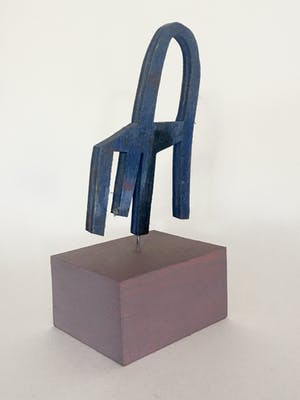 Klaas Gubbels - houten object ‘Blauwe stoel’ kopen? Bied vanaf 395!