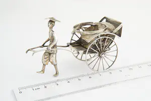 77 - Bijzonder mooi 2e gehalte (835/1000) Zilveren etagere / miniatuur "Riksja" kopen? Bied vanaf 34!