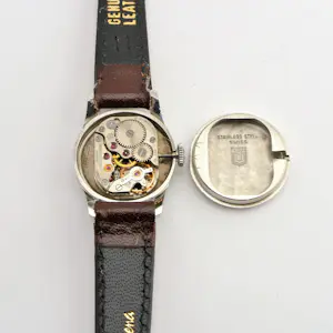 Universal Genève - klassiek dameshorloge kopen? Bied vanaf 190!