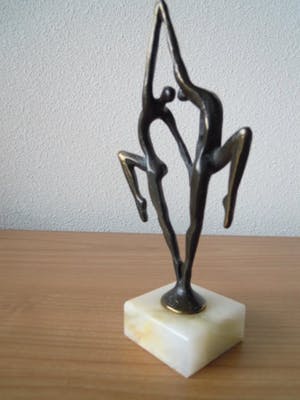 Corry Ammerlaan - Gesigneerd beeldje van 2 figuren kopen? Bied vanaf 30!