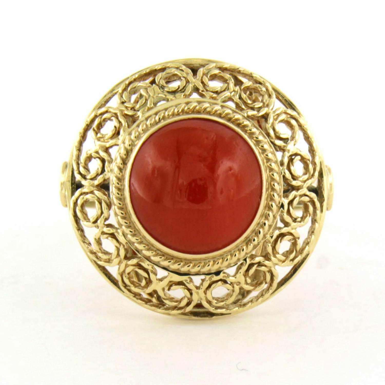 14k geel gouden ring bezet met een rond geslepen koraal - 4.4 gram verkocht voor € 290!
