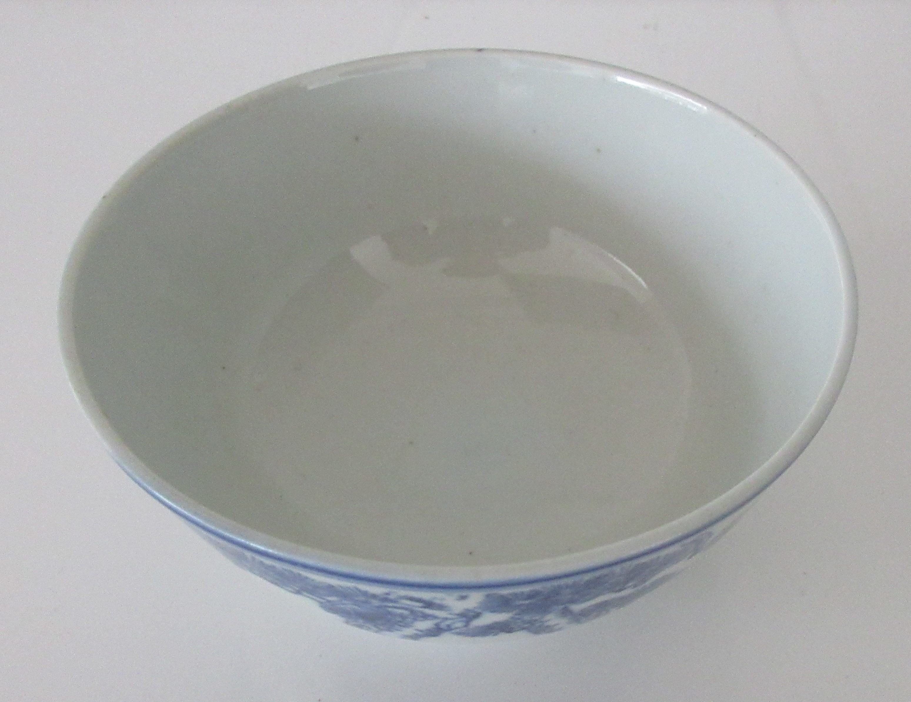 Niet of onleesbaar gesigneerd - Twee Chinese blauw witte porseleinen kommen kopen? Bied vanaf 1!