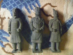 Curiosa - 3 chinese terracotta beeldjes van strijders in originele doos kopen? Bied vanaf 49!