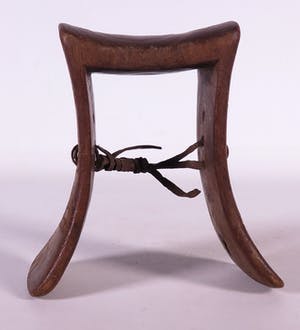 Samburu - Hoofdsteun en tevens kruk van hout kopen? Bied vanaf 20!