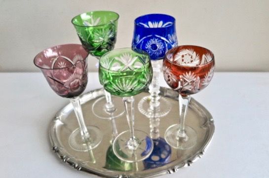 Niet of onleesbaar gesigneerd - 5 Boheemse gekleurde Stam Kelken - Geslepen loodkristal - 1920/30 kopen? Bied vanaf 1!