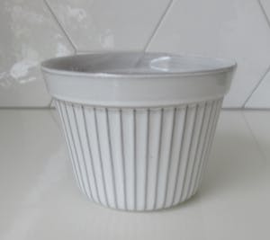 Faience- en Tegelfabriek Westraven - Chanor Wandtegel - witte vaas - witte planter - Koos van der Sluys kopen? Bied vanaf 1!