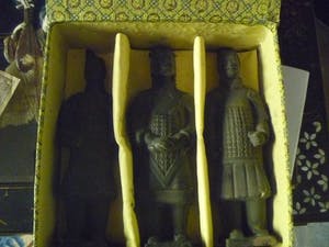 Curiosa - 3 chinese terracotta beeldjes van strijders in originele doos kopen? Bied vanaf 49!