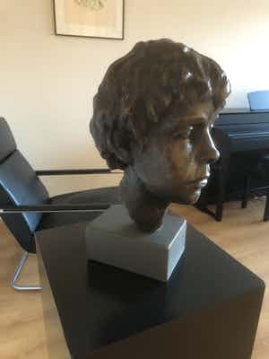 Brons (Onbekend) - Groot zwaar bronzen beeld {8 kg } en 35 cm hoog. verkocht voor € 150!