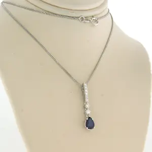 14k wit gouden collier met hanger met saffier en diamant 0.16 ct - 45 cm kopen? Bied vanaf 330!