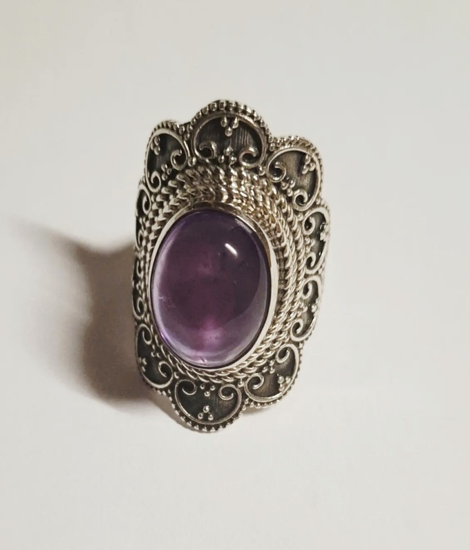 Buy Nieuwe Handgemaakte grote zilveren ring met  cabochon geslepen paarse amethist? Bid from 55!